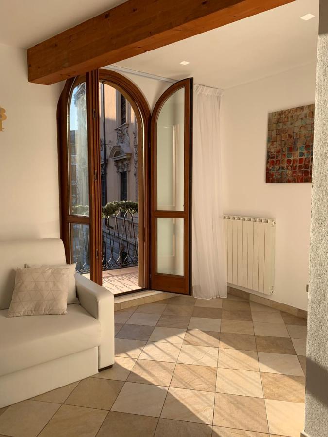 Palazzo Teatro Vecchio-Holiday Suites Salò Exteriör bild