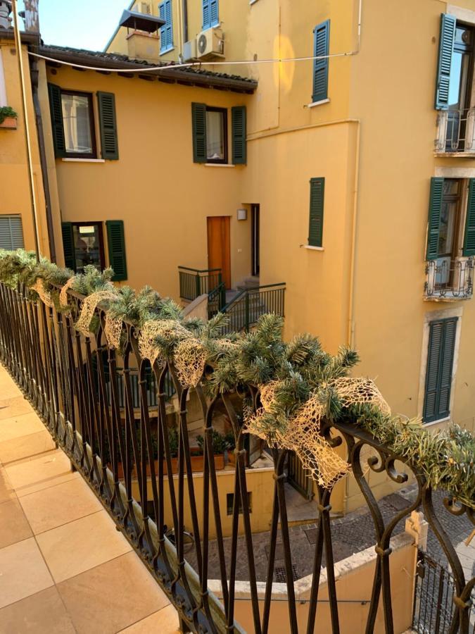 Palazzo Teatro Vecchio-Holiday Suites Salò Exteriör bild
