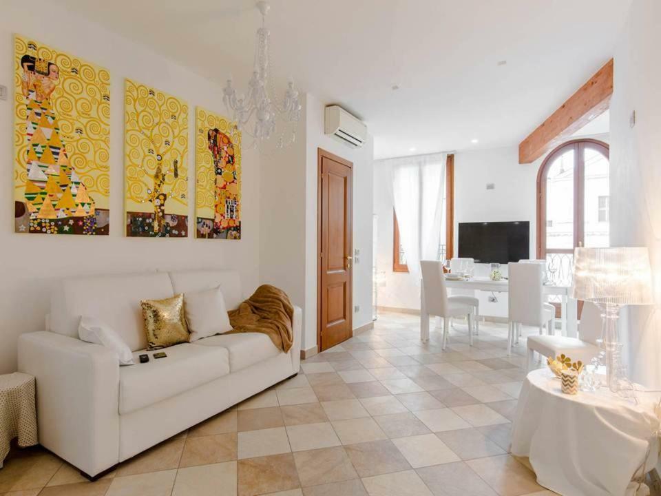 Palazzo Teatro Vecchio-Holiday Suites Salò Exteriör bild